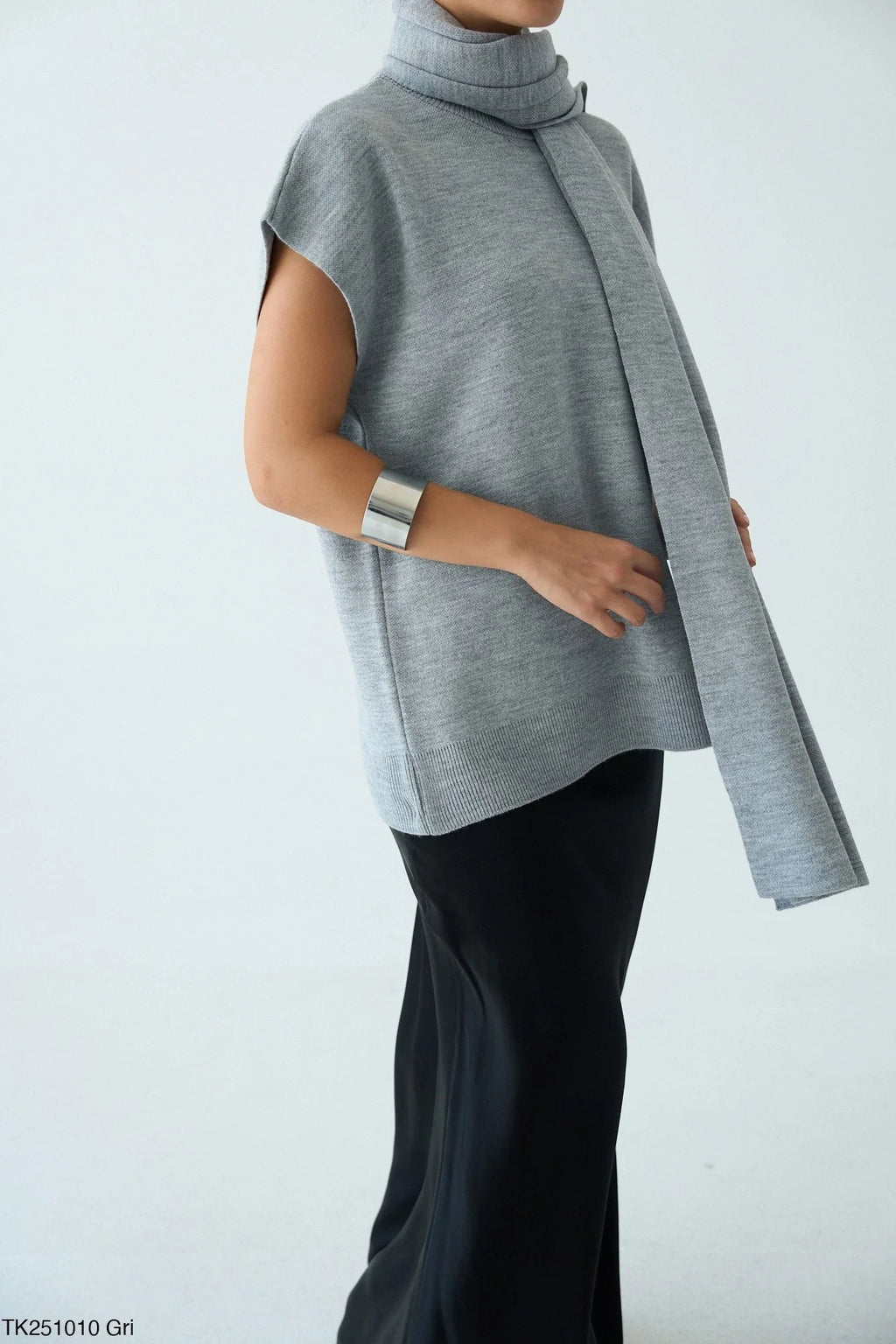 Sleeveless Knit Jumper with Matching Scarf - Light Grey